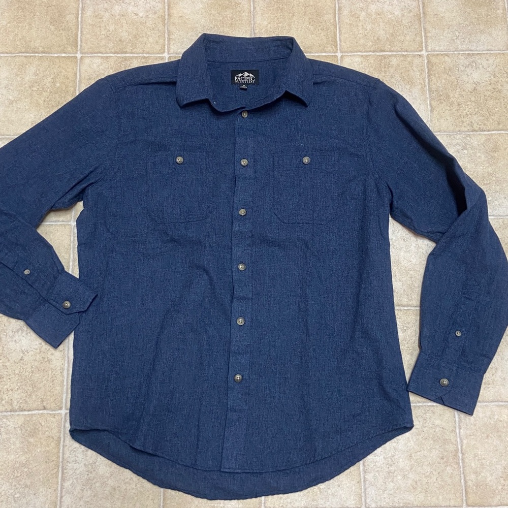 Pacifica Navy Casual Button Down Shirt Size Medium